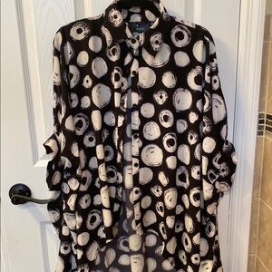 P. Luca Milano Stylish Black and White Tunic with Bold Circular Design